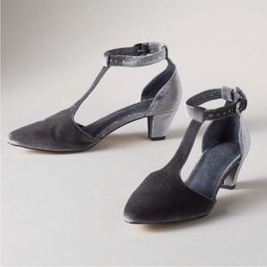 Women's Silent D Gray T Strap Corinne Velvet Kitten Heels Size 9